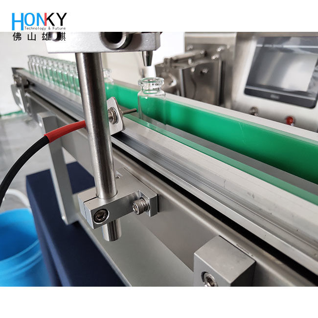 화장품 소량 포장을 위한 컨베이어가 있는 데스크탑 타입 소량 배치 제조 액체 크림 충전기